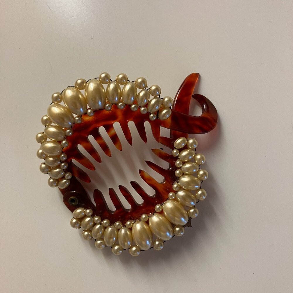 Trending Vintage Pearl and Tortoiseshell hair piece - perfect condition